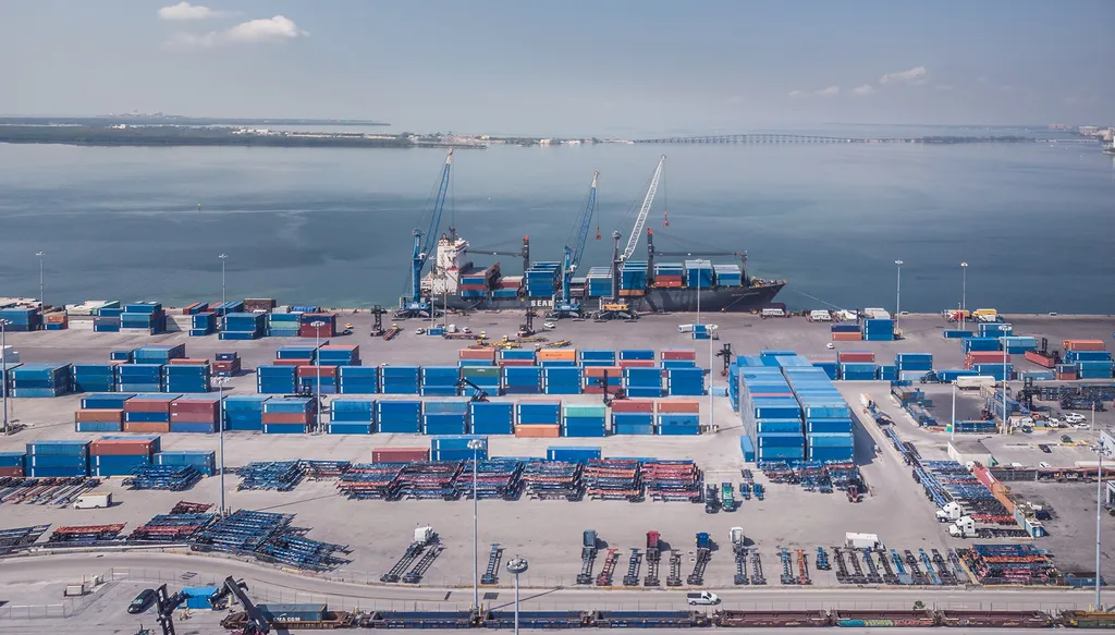 6 Ways Port Delays Raise Landed Cost for Amazon FBA Sellers
