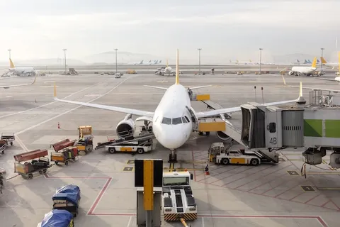 FAA 10% morning flight reduction heightens strain on US air cargo supply chains